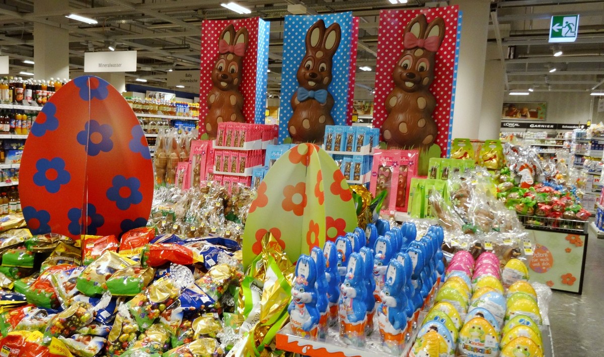 Anton Geisser 06.03.2024 Ostern,Suessigkeiten,Brauchtum. Bild : Halba Osterhasen Suessigkeiten *** Anton Geisser 06 03 2024 Easter,sweets,customs picture Halba Easter bunny sweets