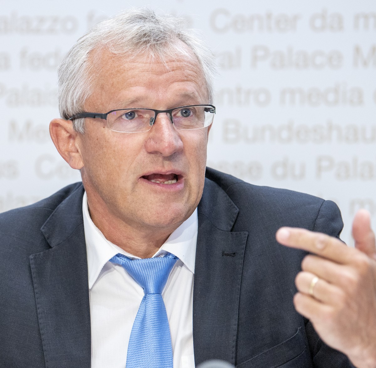 Benjamin Roduit, Nationalrat Die Mitte VS, vom ueberparteilichen Abstimmungskomitee ''Nein zur Ehe fuer alle'' lanciert den Abstimmungskampf und praesentiert die Argumente des Komi ...