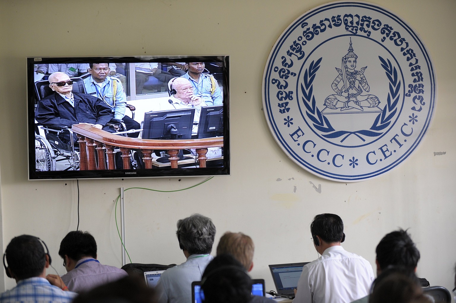 Die beiden greisen Anführer des Roten-Khmer-Regimes vor Gericht.