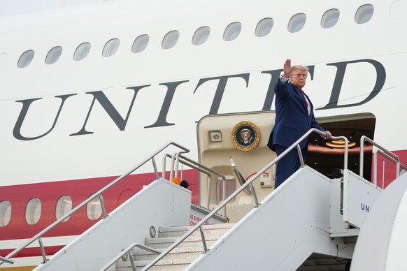 President Donald Trump boards Air Force One at Cleveland Hopkins International Airport in Cleveland, Tuesday, Aug. 11, 2026. (AP Photo/Mark Schiefelbein)
Donald Trump