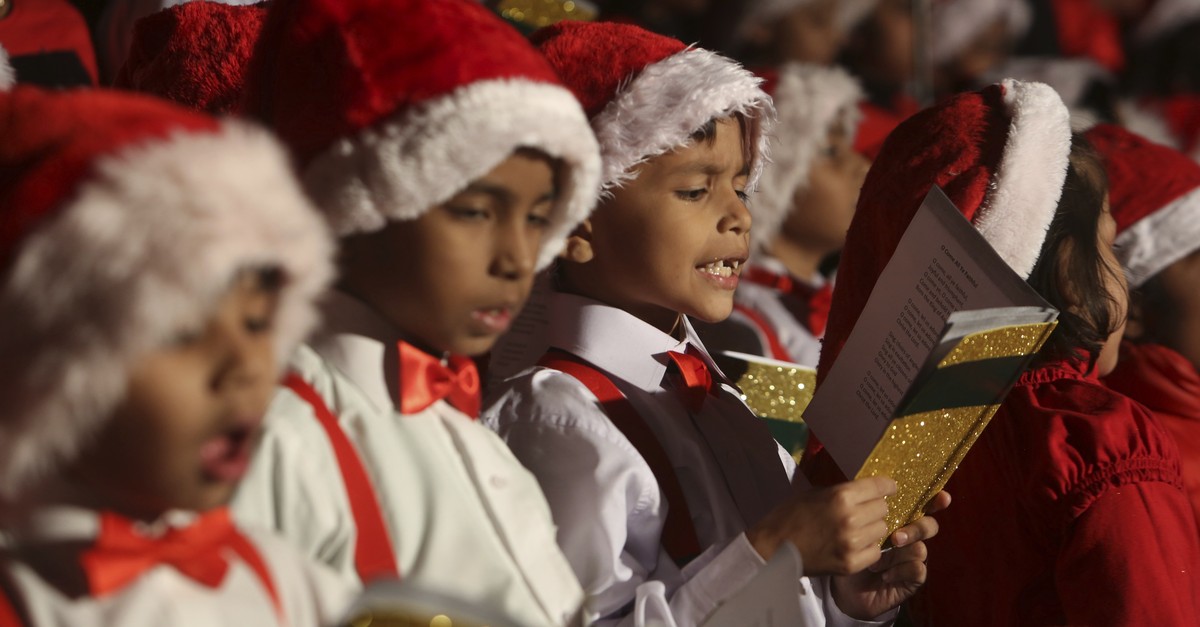 Mit-diesen-11-Fun-Facts-zu-Weihnachtsliedern-rockst-du-jedes-Weihnachtsessen