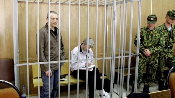 Prozess gegen Michael Chodorkowski (Moskau, August 2004).