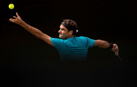 16.06.2018, Baden-Wuerttemberg, Stuttgart: Tennis: ATP-Tour - Stuttgart, Einzel, Herren, Halbfinale. Federer (Schweiz) - Kyrgios (Australien). (KEYSTONE/DPA/Marijan Murat)