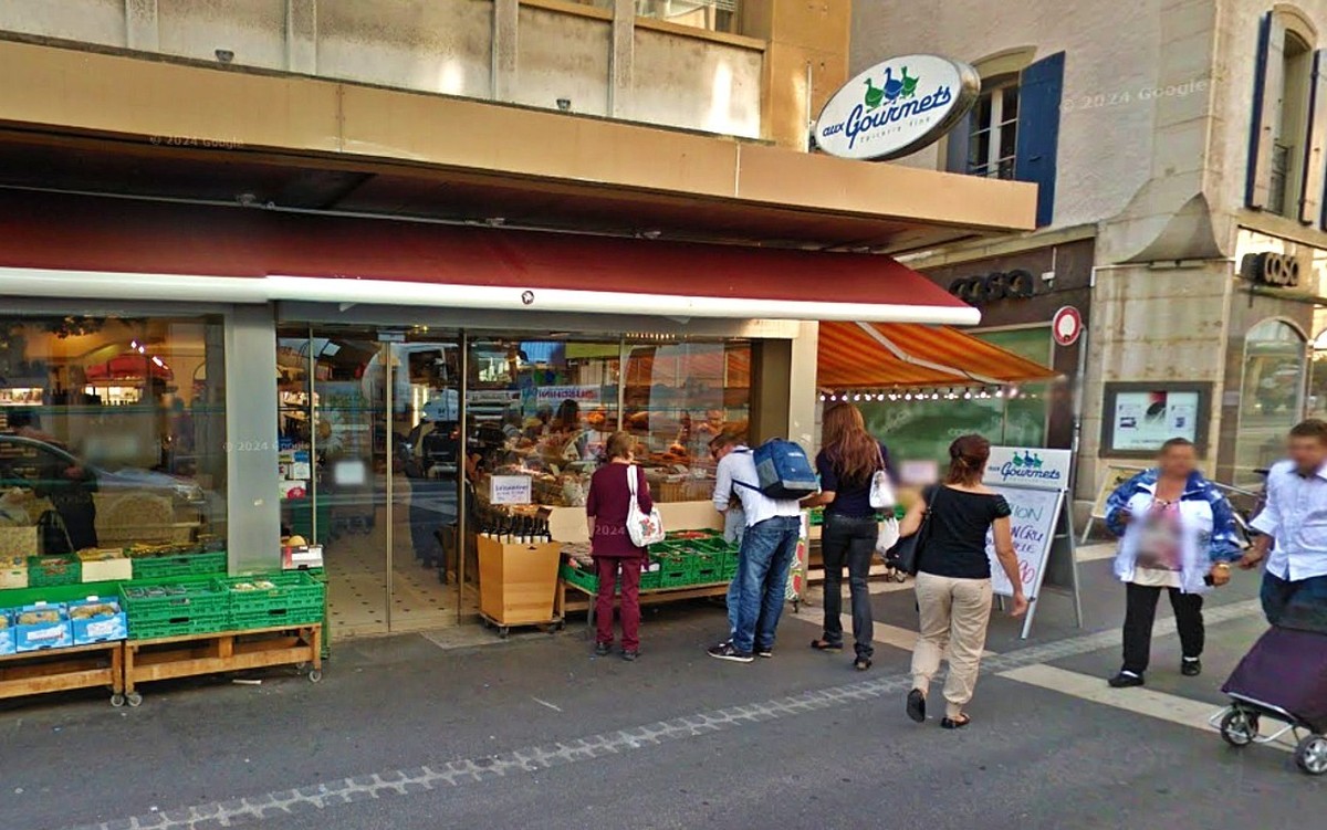 Aux Gourmets disparaît à Neuchâtel, Denner prend le relais.