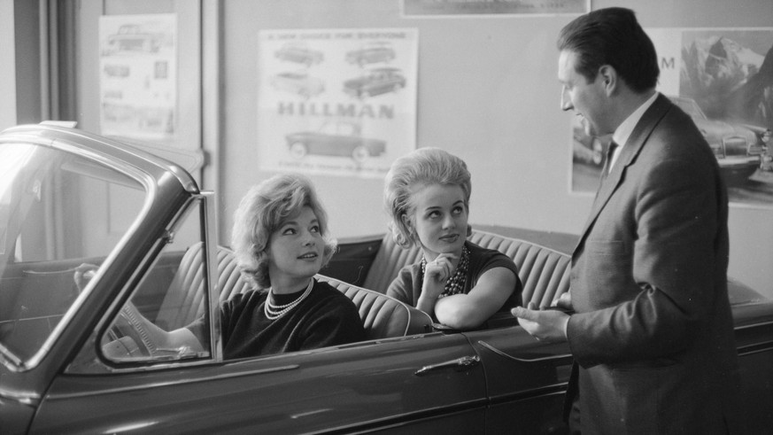 Photographer: Metzger, Jack Title: Geneva, Motor Show, Hostesses Description: Date: 1961 Contains: Hostesses at the Motor Show, 1961.