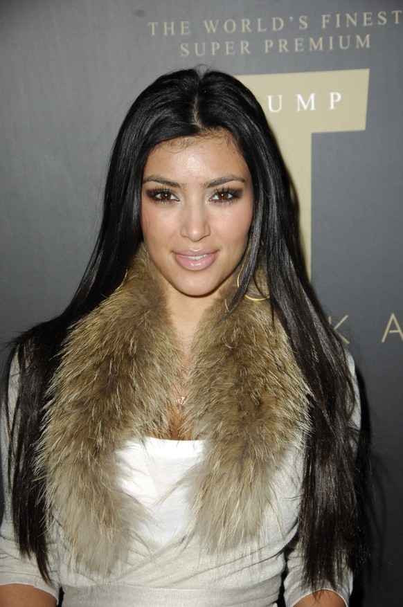 DONALD TRUMP LAUNCHES TRUMP VODKA KIM KARDASHIAN ATTENDING THE TRUMP VODKA LAUNCH PARTY AT CLUB LES DEUX. LOS ANGELES, CALIFORNIA. 17 JANUARY 2007. PICTURE /, PUBLICATIONxNOTxINxUKxFRAxUSA Copyright:  ...