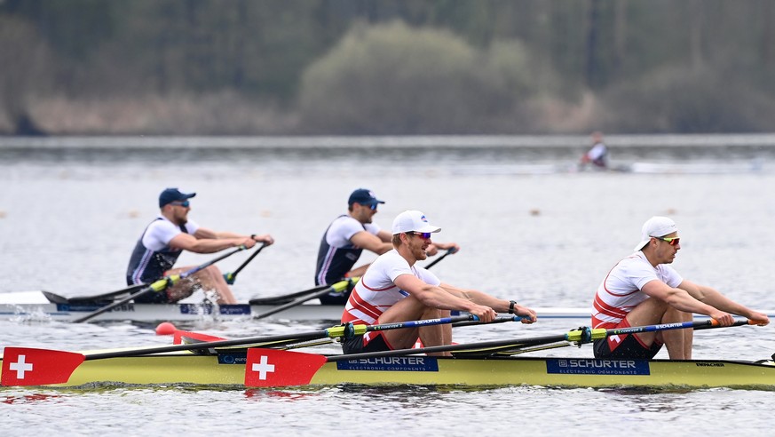 HANDOUT - Roman Roeoesli, rechts, und Barnabe Delarze, links, im Halbfinal im Doppelzweier an der Ruder-Europameisterschaften in Varese, Italien, am Samstag, 10. April 2021. (SWISS ROWING/Detlev Seyb) ...