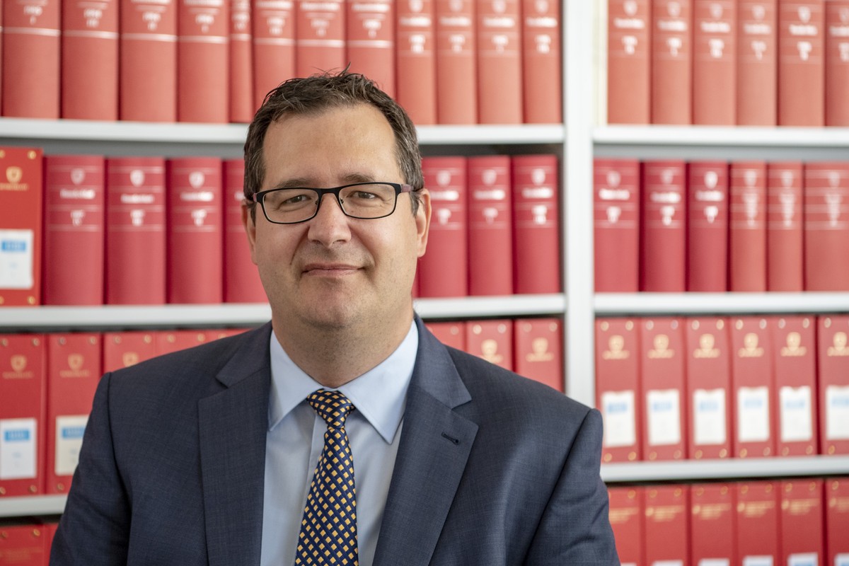 Der Praesident des Ober- und Verwaltungsgerichts des Kantons Obwalden, Stefan Keller wurde von der Aufsichtsbehoerde ueber die Bundesanwaltschaft zum ausserordentlichen Staatsanwalt des Bundes ernannt ...