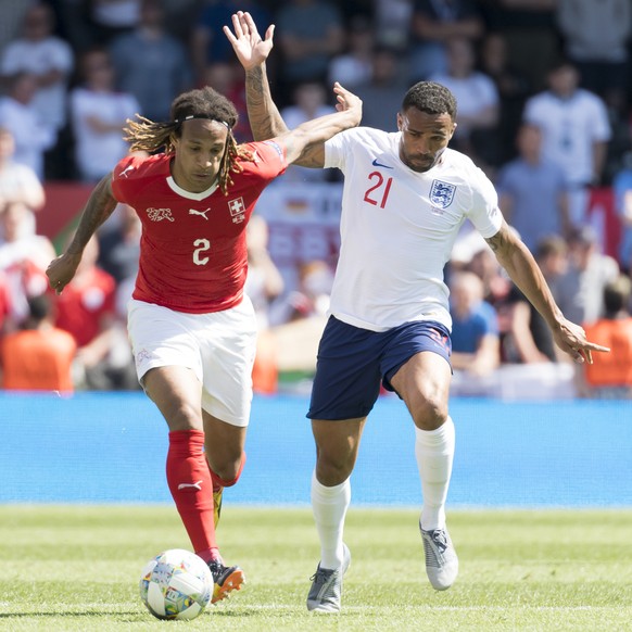 Switzerland&#039;s defender Kevin Mbabu, left, fights for the ball with England&#039;s forward Callum Wilson, right, during the UEFA Nations League third place soccer match between Switzerland and Eng ...