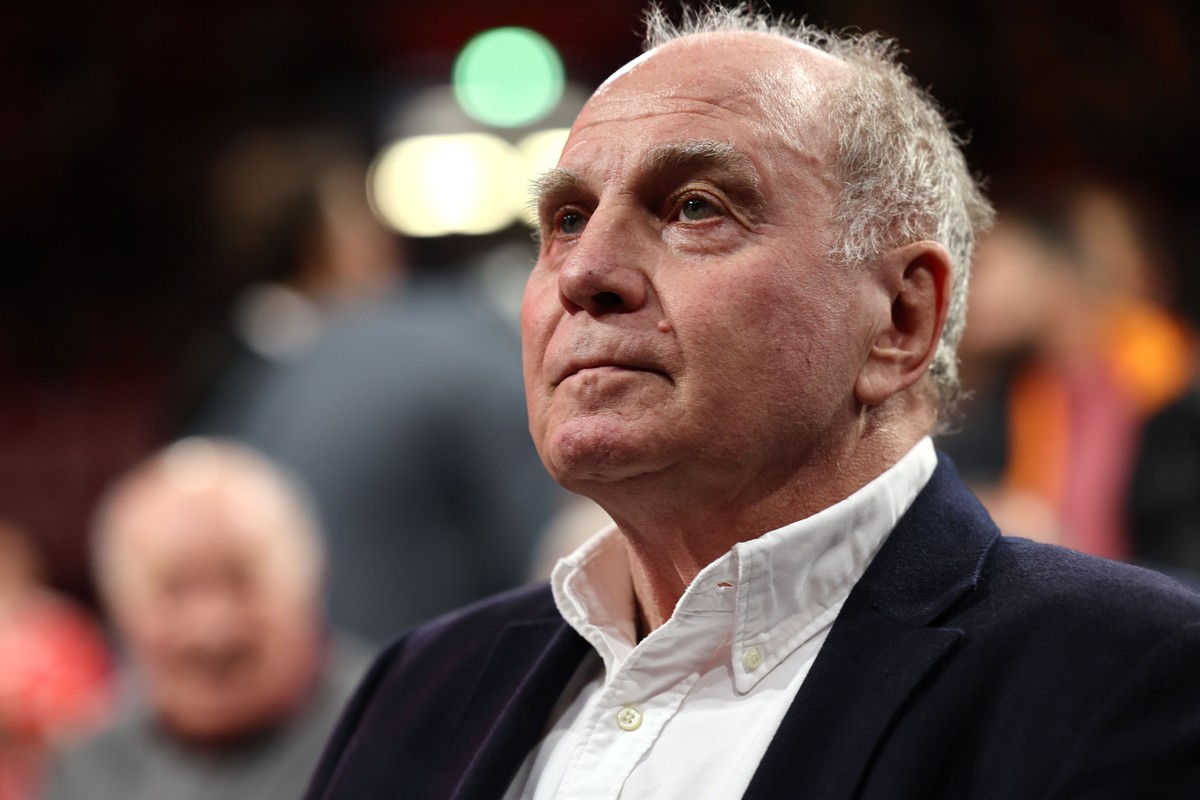 epa10971279 Bayern Munich honorary president Uli Hoeness attends during the FC Bayern Munich's annual general meeting in Munich, Germany, 12 November 2023. EPA/ANNA SZILAGYI