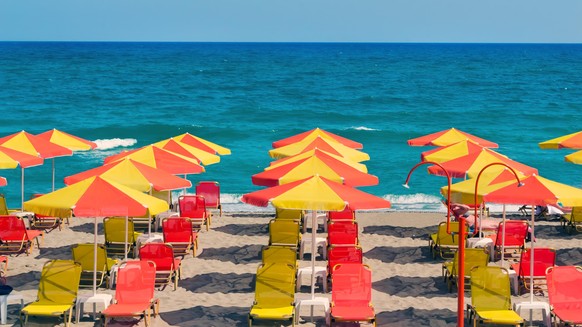 Italien Strand Beach meer sand sandstrand baden ferien holidays shutterstock