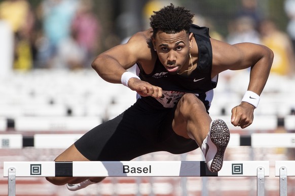 Jason Joseph in Aktion ueber 110 Meter Huerden, an der Leichtathletik Schweizer Meisterschaft im Stadion Schuetzenmatte in Basel, am Samstag, 24. August 2019. (KEYSTONE/Peter Klaunzer)