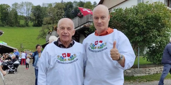 Reichsbürger bringen Schweizer Steuerämter zum Verzweifeln\n...tja liebe SVPler, ihr beklagt euch über Staatsverweigerer? Ihr steht doch zuforderst, wenn es darum geht den Staat zu diskreditieren. Nun ...