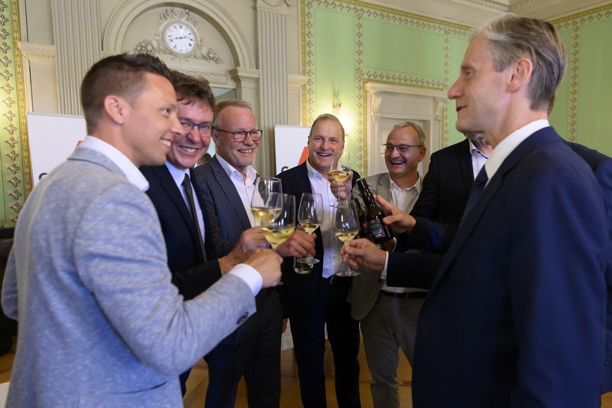 Nationalrat Christian Imark, SVP-SO, Nationalrat Albert Roesti, SVP-BE, alt Nationalrat Hans Egloff, SVP-ZH, Nationalrat Pierre-Andre Page, SVP-FR, Patrick Eperon, centre patronal, Thomas Aeschi, SVP- ...