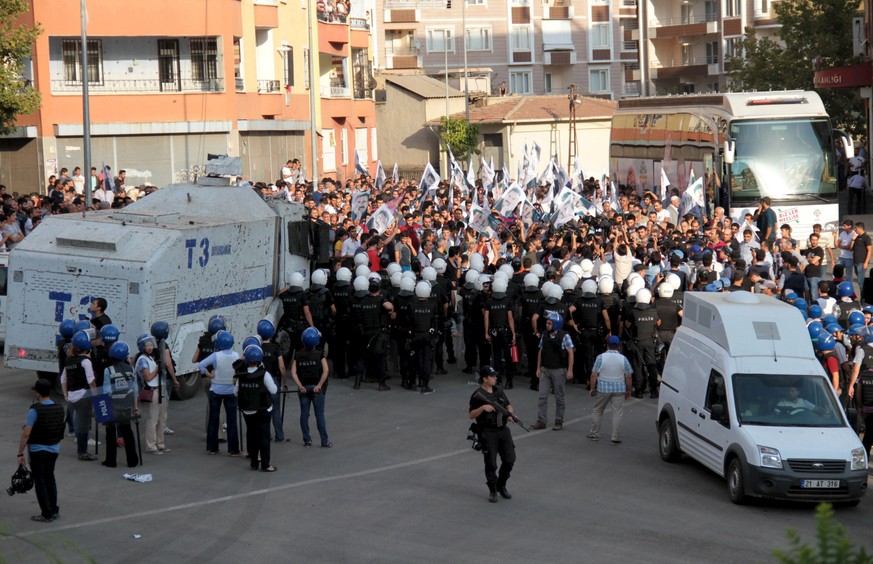 6. September 2015: Demonstrationen in der kurdischen Stadt Diyarbakir.