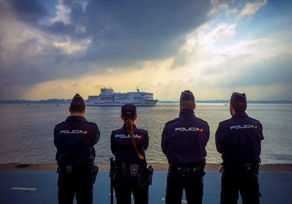 epa07111019 Spanish National Police officers keep watch at the port of Santander, northern Spain, 22 October 2018. The Response Brigades Against Clandestine Immigration&#039;s (BRIC) border mobile uni ...