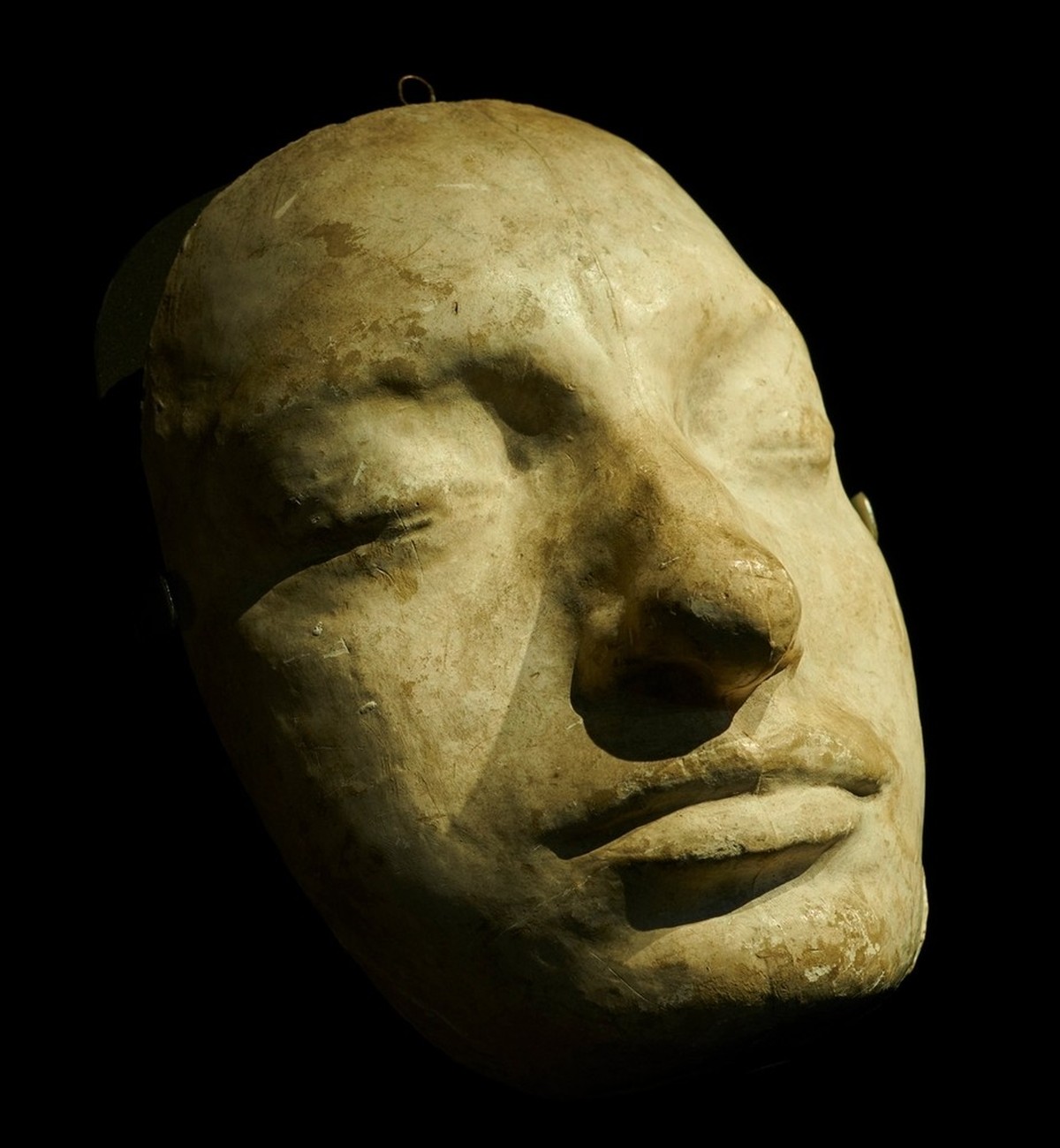 Totenmaske von Jeanne de France, 1505.
https://collections.louvre.fr/en/ark:/53355/cl010113567
