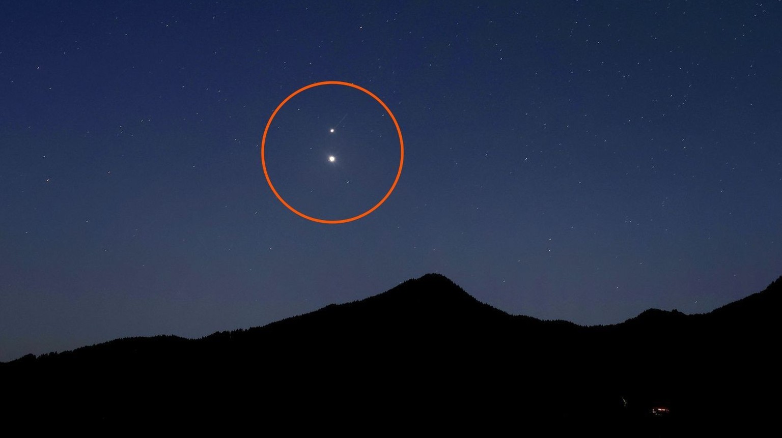 Kosmischer Kuss – Jupiter und Venus treffen sich a