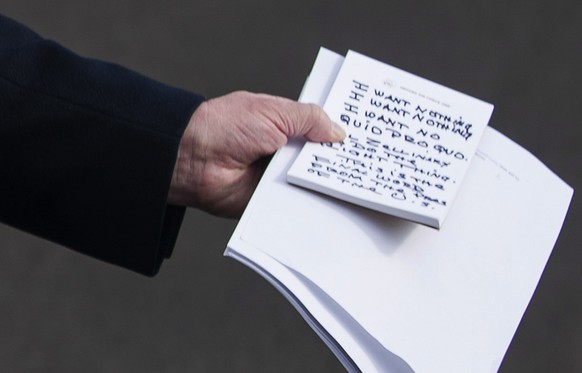 epa08011854 A close-up view of US President Donald J. Trump notes as he speaks to the media about the impeachment proceedings as he departs for a tour of an Apple facility in Austin, Texas on the Sout ...