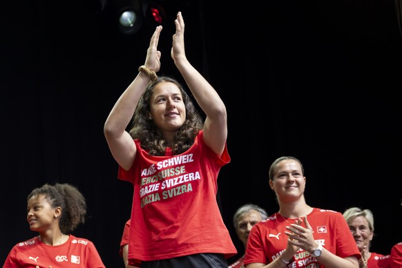 Switzerland&#039;s goalkeeper Livia Peng greets fans during a thank you and farewell event at the Fan Zone and public viewing on Federal Square (Bundesplatz), after the elimination of the Swiss women& ...