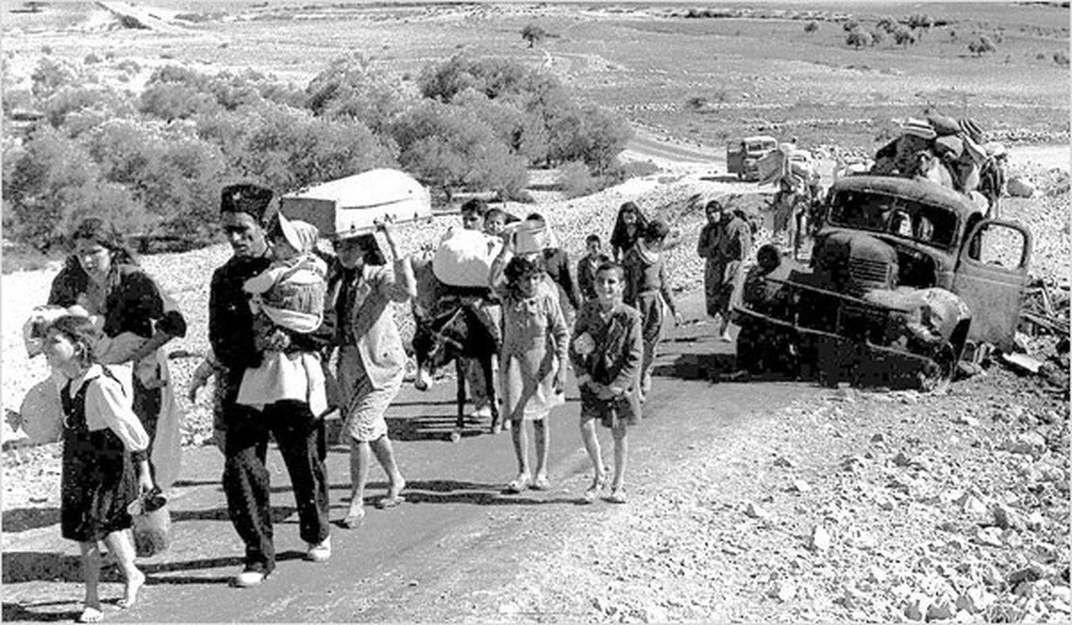 Palästinensische Flüchtlinge verlassen Galiläa, Oktober 1948
https://de.wikipedia.org/wiki/Nakba#/media/Datei:Palestinian_refugees.jpg
