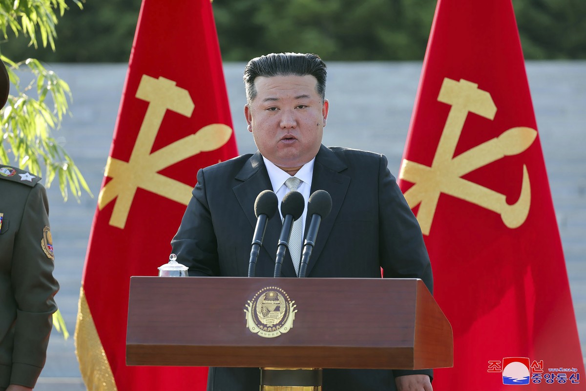 In this photo provided by the North Korean government, North Korean leader Kim Jong Un delivers a speech at the North?s Academy of Defense Sciences in North Korea, Tuesday, May 28, 2024. Independent j ...