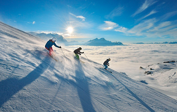 Skigebiet Skifahrer am Hang Meiringen-Hasliberg