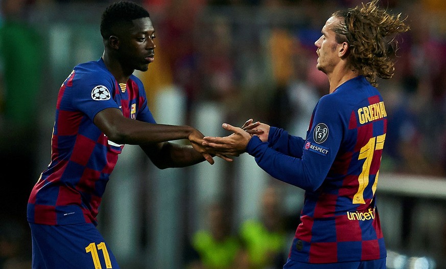 epa07890491 FC Barcelona&#039;s Antoine Griezmann is substituted by Ousmane Dembele (L) during the UEFA Champions League group F soccer match between FC Barcelona and FC Internazionale at Camp Nou Sta ...