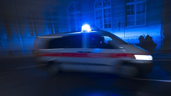 In Langenthal BE ist in der Nacht auf Samstag die Polizei gerufen worden, weil Autofahrer grossen Lärm verursachten. (Symbolbild)