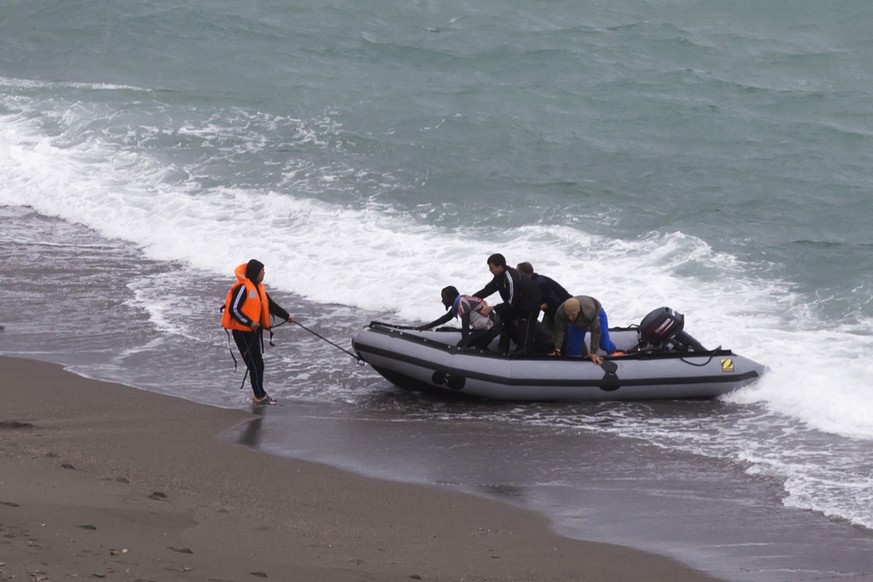 Moroccan soldiers arrive at the Moroccan side of the fence that separates Spain&#039;s North African enclave of Ceuta from neighbouring Morocco after preventing two would be migrants from reaching the ...