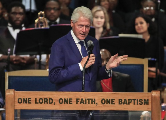 epa06987977 Former US President Bill Clinton speaks during the funeral service for US singer Aretha Franklin at the Greater Grace Temple in Detroit, Michigan, USA, 31 August 2018. Aretha Franklin, kno ...