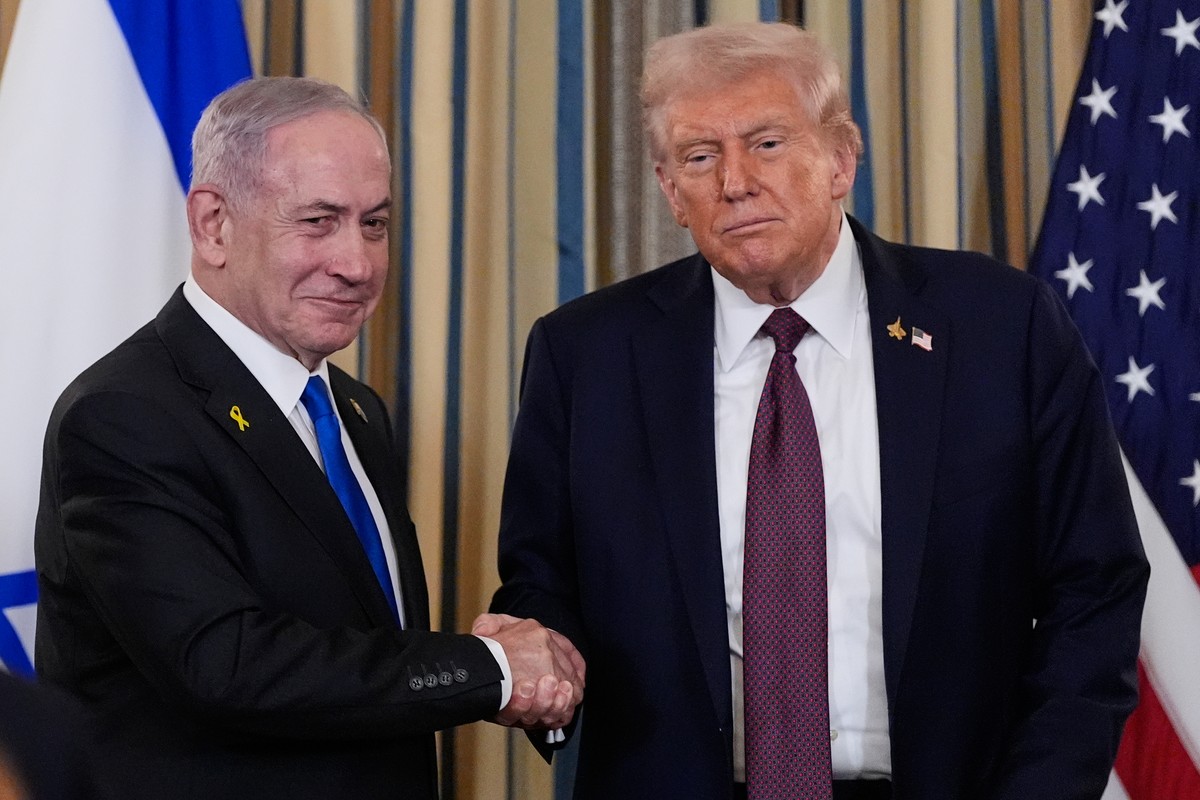 Israel's Prime Minister Benjamin Netanyahu shakes hands with President Donald Trump after a news conference in the State Dining Room of the White House, Monday, Sept. 29, 2025, in Washington. (AP ...