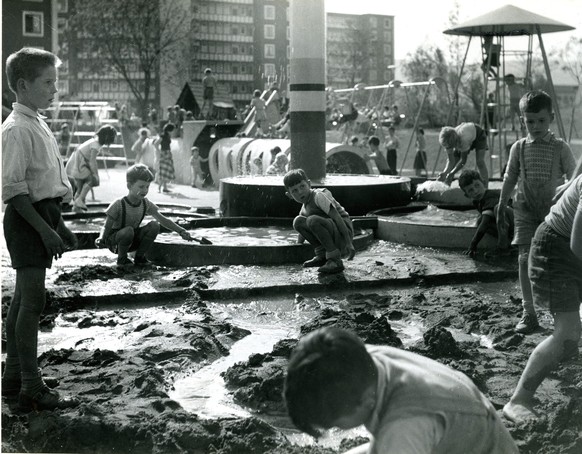 Siedlungsspielplatz Heiligfeld, Hochbauamt Zürich, 1952.