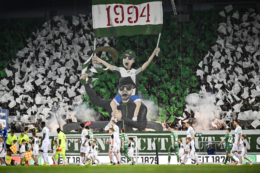 Choreo des Espenblocks im Fussball Meisterschaftsspiel der Swiss Super League zwischen St. Gallen, FCSG, und Yverdon, YS, vom Samstag, 13. April 2024 in Kybunpark in St. Gallen. (KEYSTONE/Gian Ehrenze ...