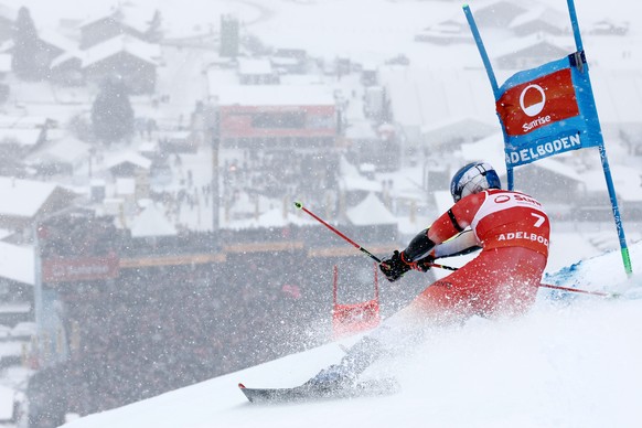 Switzerland's Marco Odermatt speeds down the course on his way to win an alpine ski, men's World Cup giant slalom, in Adelboden, Switzerland, Saturday, Jan. 10, 2026. (AP Photo/Gabriele Facc ...