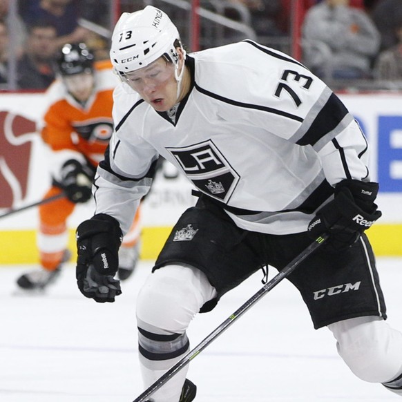 Los Angeles Kings&#039; Tyler Toffoli skates the puck into the zone on his way to a short handed goal during the first period of a hockey game Los Angeles Kings&#039; Tyler Toffoli, Tuesday, Oct. 28,  ...