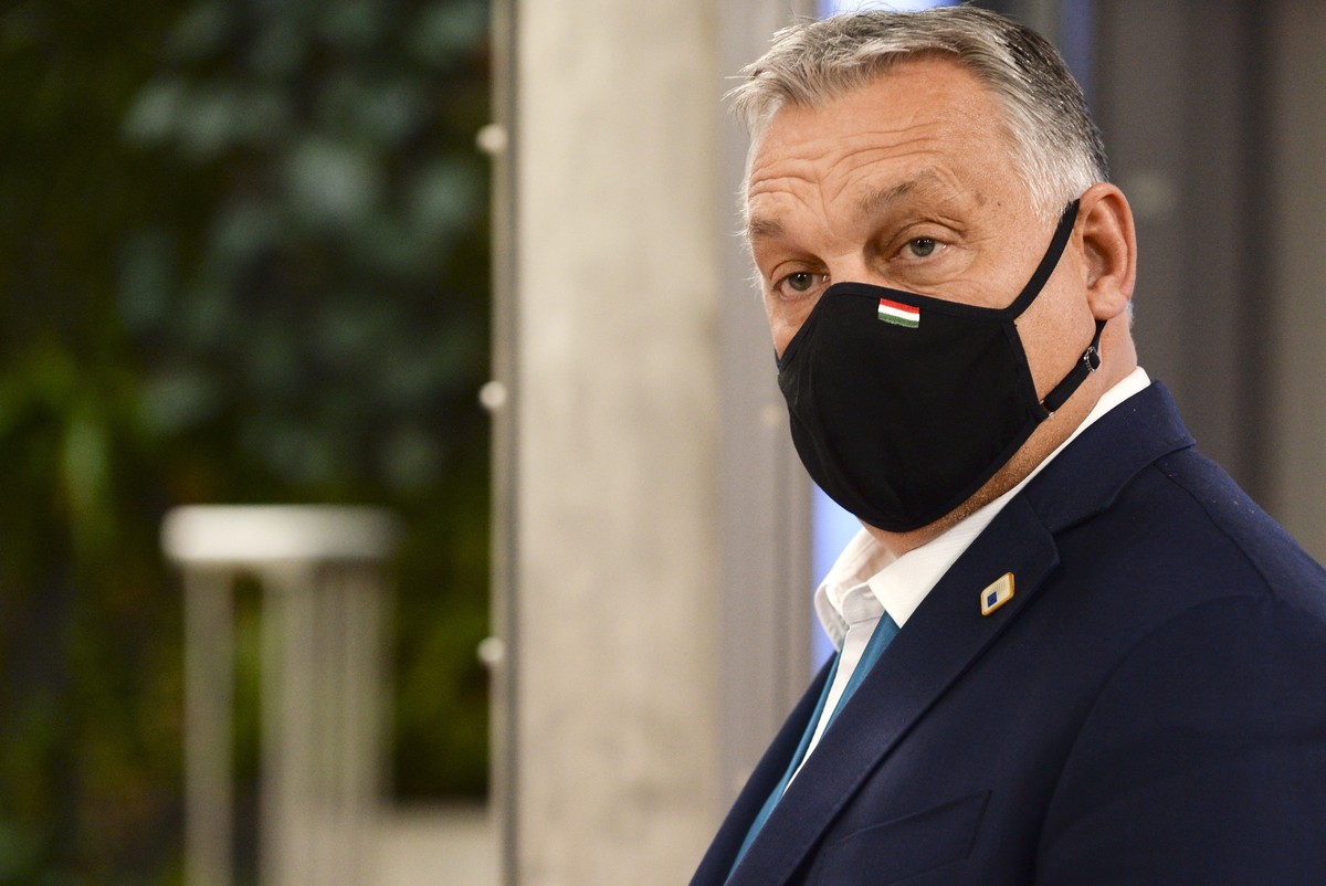 epa08750061 Hungary's Prime Minister Viktor Orban attends the European Union leaders face-to-face summit in Brussels, Belgium, 16 October 2020. EPA/JOHANNA GERON / POOL