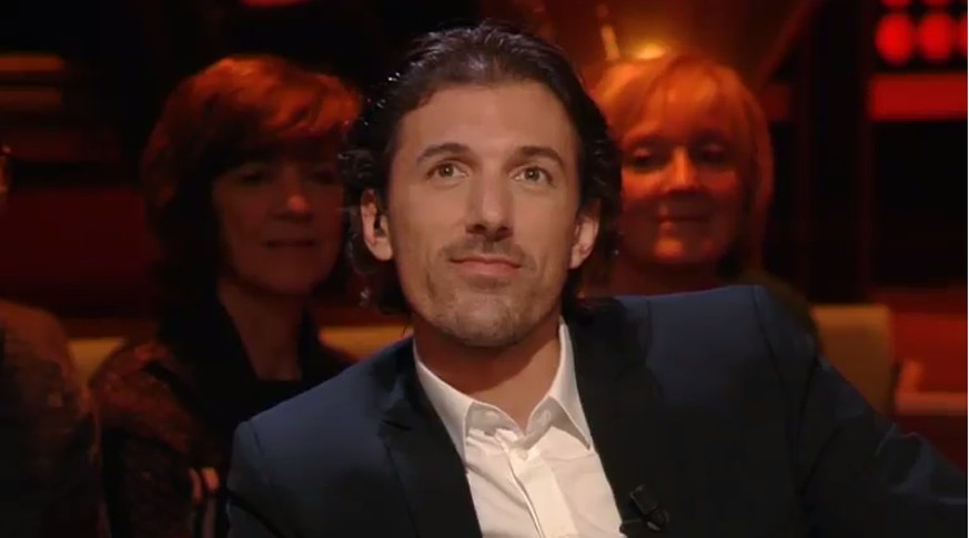 Fabian Cancellara ist sichtlich gerührt vom für ihn geschriebenen Lied.