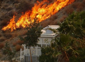 Wegen der Dürre wüten im Morongo-Tal Waldbrände, aufgenommen am 12. Juli 2014.