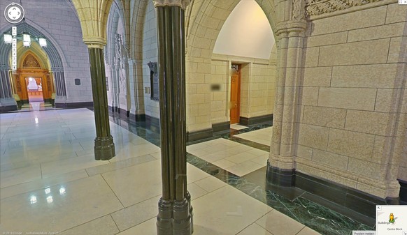 Kevin Vickers Büro (Türe in der Mitte des Bildes) befindet sich nur wenige Meter von der besagten Stelle entfernt. Im Hintergrund ist die Bibliothek zu erkennen.