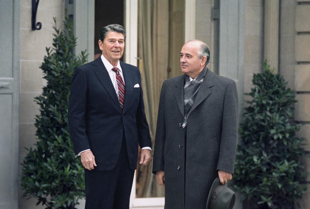 ZUM 30. JAHRESTAG DES GIPFELTREFFENS DES US-PRAESIDENTEN RONALD REAGAN UND DES SOWJETISCHEN GENERALSEKRETAERS DES ZENTRALKOMITEES DER KPDSU, MICHAIL GORBATSCHOW, IN GENF, SCHWEIZ, AM DONNERSTAG, 19. N ...