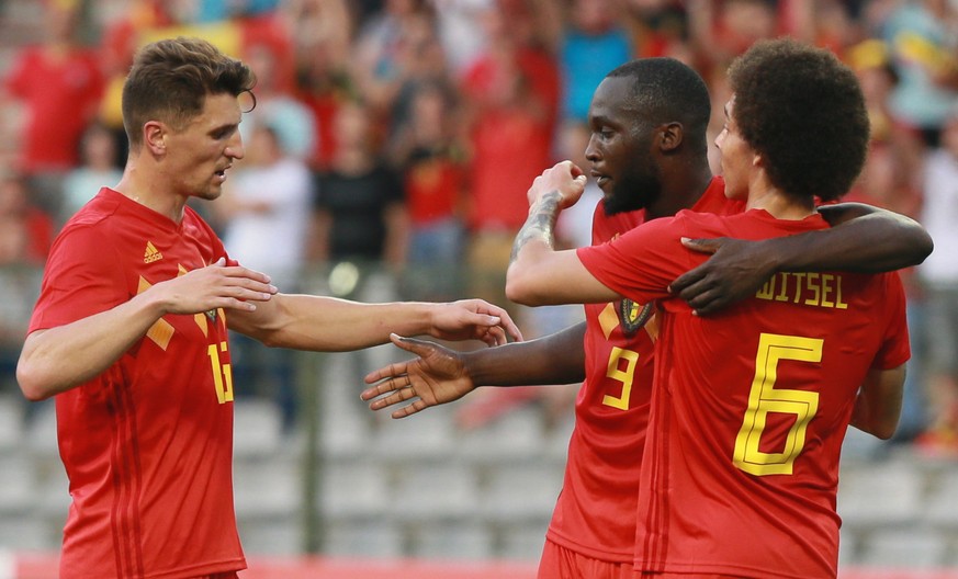 epa06789605 Thomas Meunier of Belgium, Romelu Lukaku of Belgium and Axel Witsel of Belgium react after Romelu Lukaku of Belgium scores 1-0 during a friendly soccer match between Belgium and Egypt at t ...