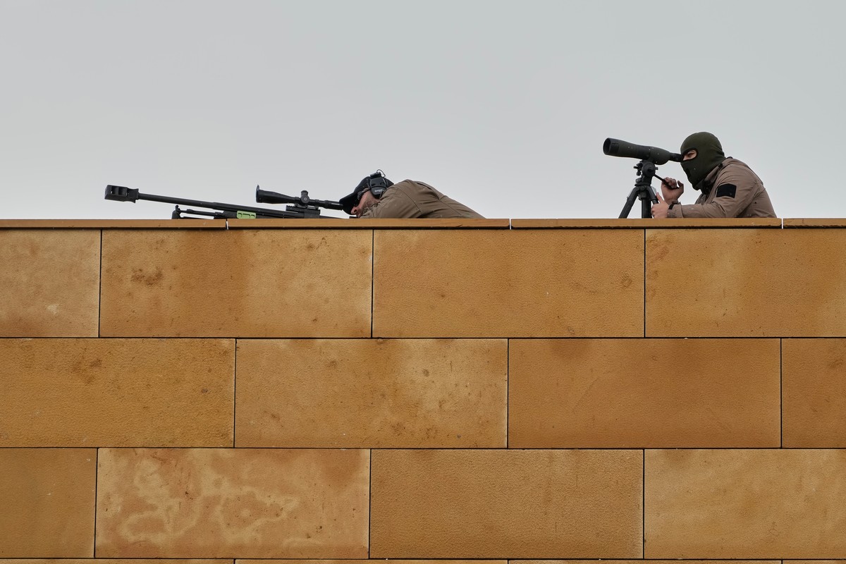 Lebanese snipers from the police special forces units, take their position on a roof during a ceremony commemorating the 21st anniversary of the assassination of former Lebanese Prime Minister Rafik,  ...