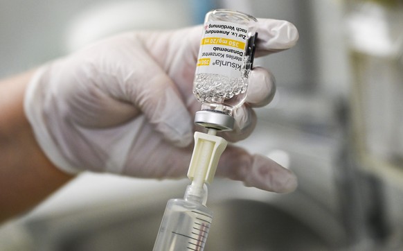 ARCHIV - 09.01.2026, Berlin: Das Alzheimer-Medikament Donanemab, Handelsname Kisunla, wird in der Neurologie der Charite f