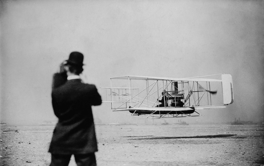 Wilbur Wright September 29, 1909 takes off for a flight over New York Harbor