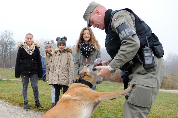 Zu Besuch bei der Militärpolizei

Führungsstab der Armee
Bern