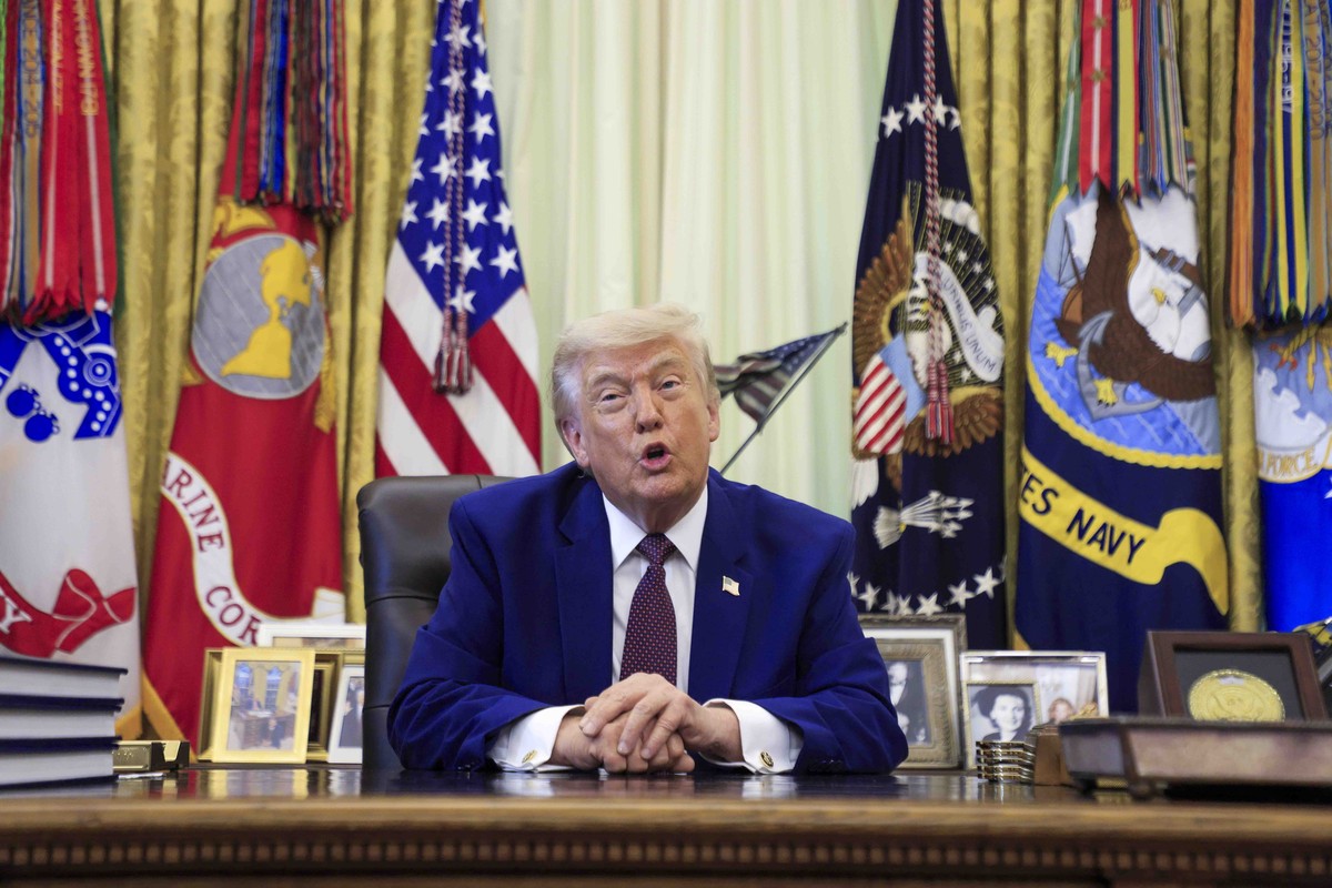 epa13014170 US President Donald J. Trump responds to a question from the news media during an executive order signing ceremony in the Oval Office of the White House in Washington, DC, USA, 03 June 202 ...