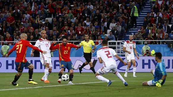 Spain&#039;s Isco, 3rd left, scores his side&#039;s opening goal during the group B match between Spain and Morocco at the 2018 soccer World Cup at the Kaliningrad Stadium in Kaliningrad, Russia, Mond ...