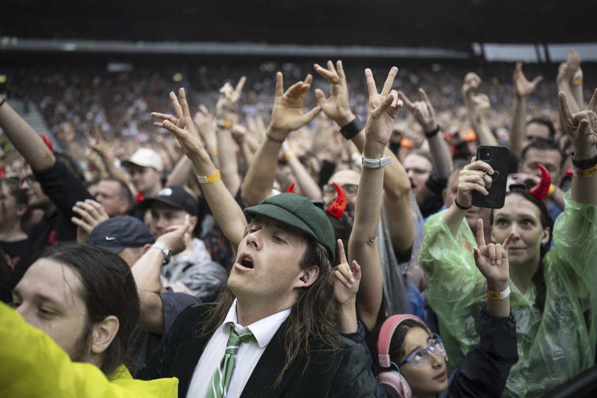 Fans react as hard rock band AC/DC perform on stage during a concert at Letzigrund stadium in Zurich, Switzerland, Saturday, June 29, 2024. (Ennio Leanza/Keystone via AP)