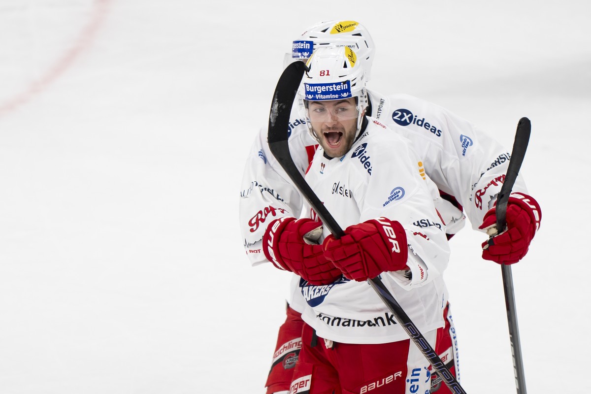 Inaki Baragano (SCRJ) bejubelt seinen Treffer zum 3:3 im Spiel der Eishockey National League zwischen ZSC Lions und den Rapperswil-Jona Lakers am Dienstag, 1. Oktober 2024 in der Swiss Life Arena in Z ...